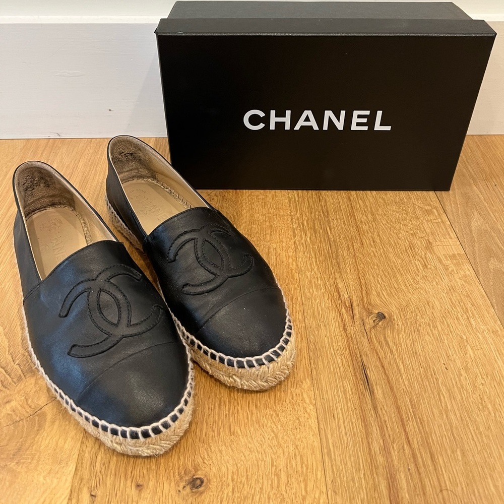 Chanel black leather espadrille flats size 38